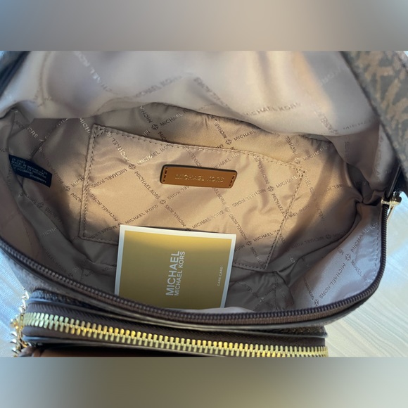LIKE NEW!! Michael Kors crossbody Fanny pack. Only worn a handful of times. - Picture 5 of 12